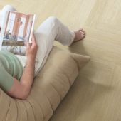 Виниловая плитка клеевая Quick-Step Pristine Herringbone Serene oak light natura SGHBC20331