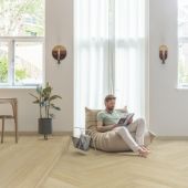 Виниловая плитка клеевая Quick-Step Pristine Herringbone Serene oak light natura SGHBC20331