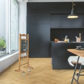 Виниловая плитка клеевая Quick-Step Pristine Herringbone Fall oak honey SGHBC20333