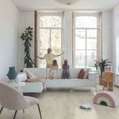 Вінілова плитка Quick-Step Bloom Дуб бавовна білий рум'янець AVMPU40200