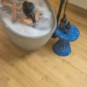 Виниловая плитка Quick-Step Bloom Дуб шлифованный медовый AVMPU40318